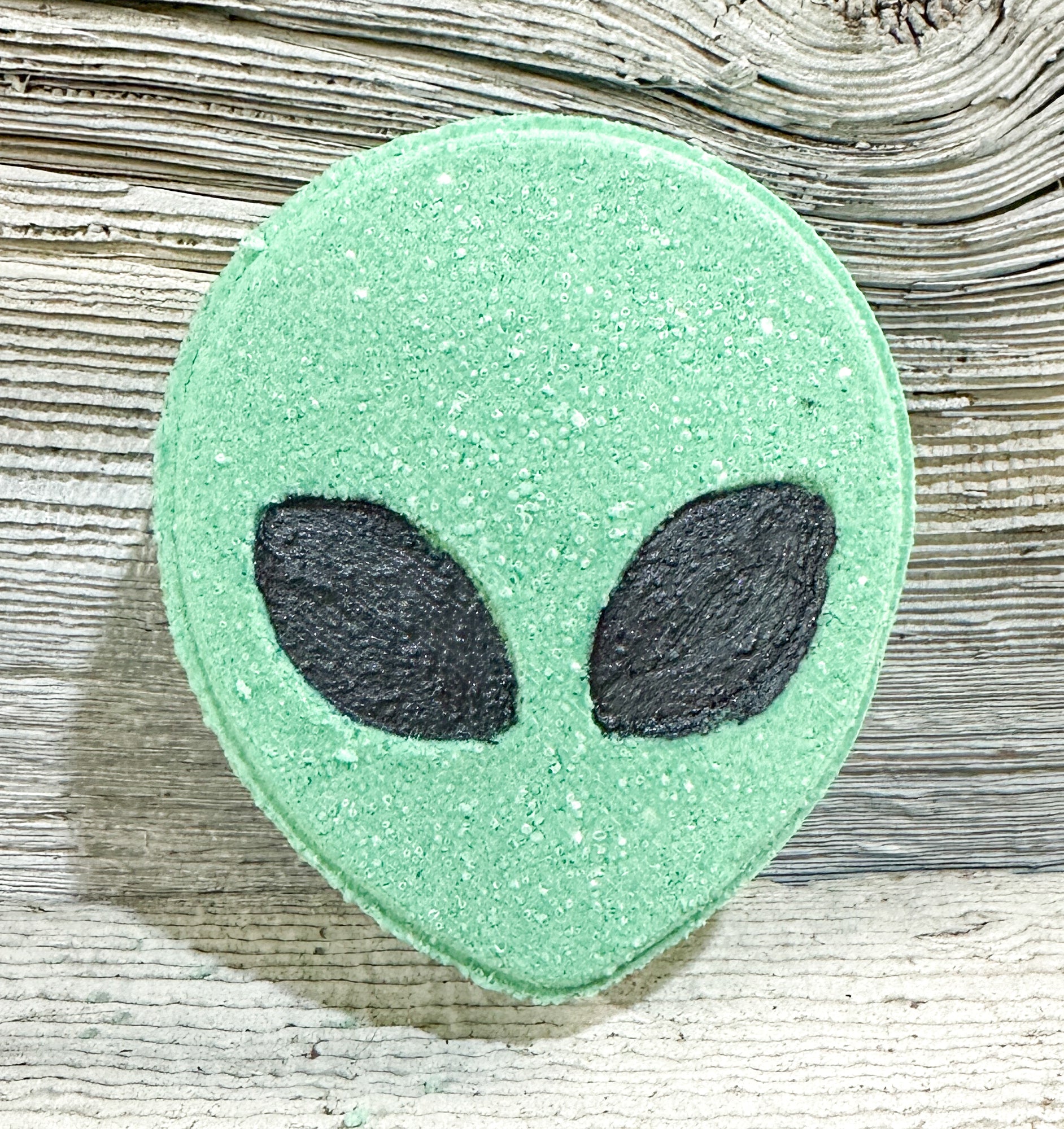 Alien Foaming Bath Bomb