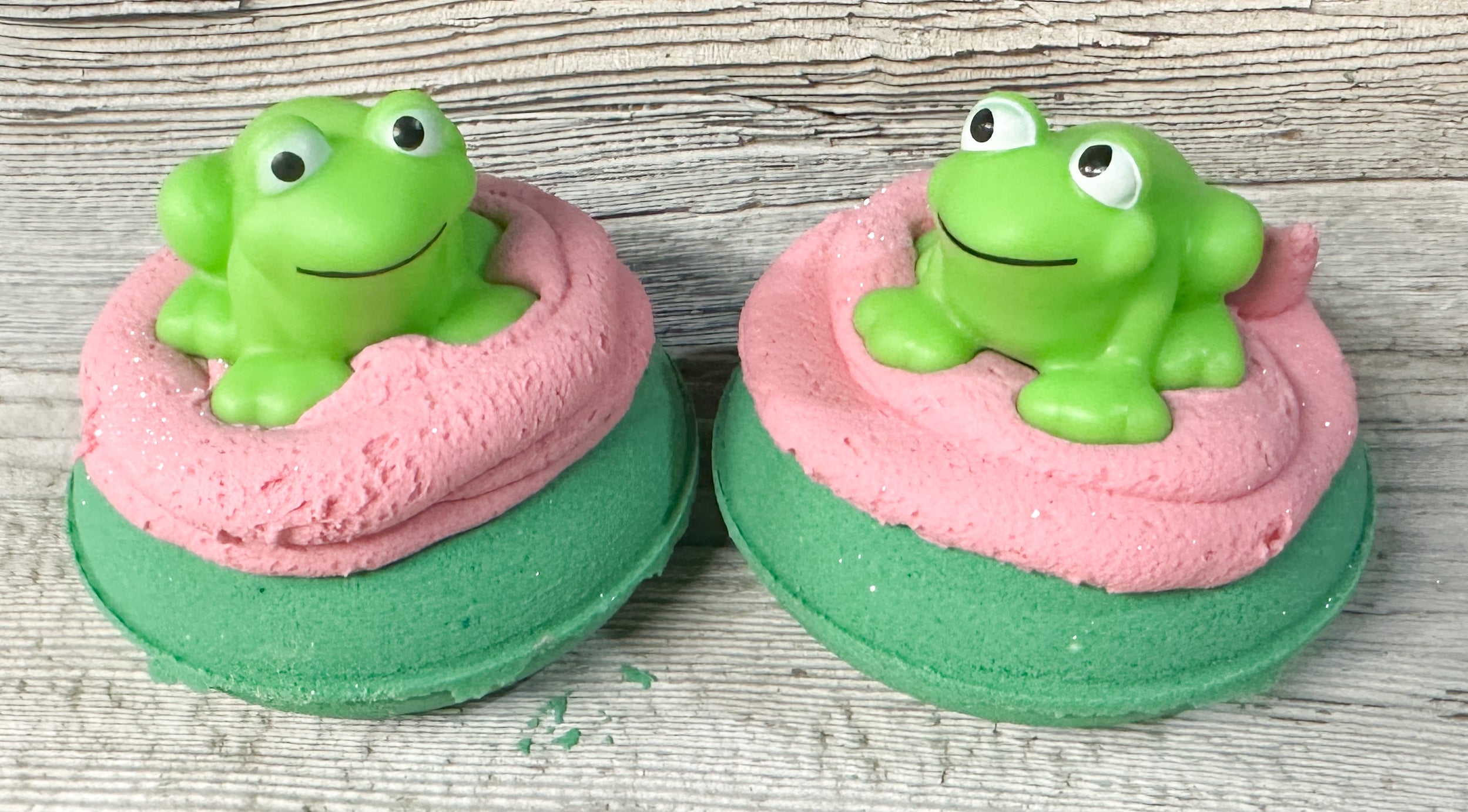 Frog Foaming Bath Bomb